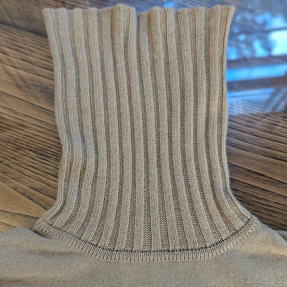 Chanel 2001 01A Light Brown Beige Cashmere Turtleneck Sweater Women FR44 M 8 10 - Picture 8 of 16